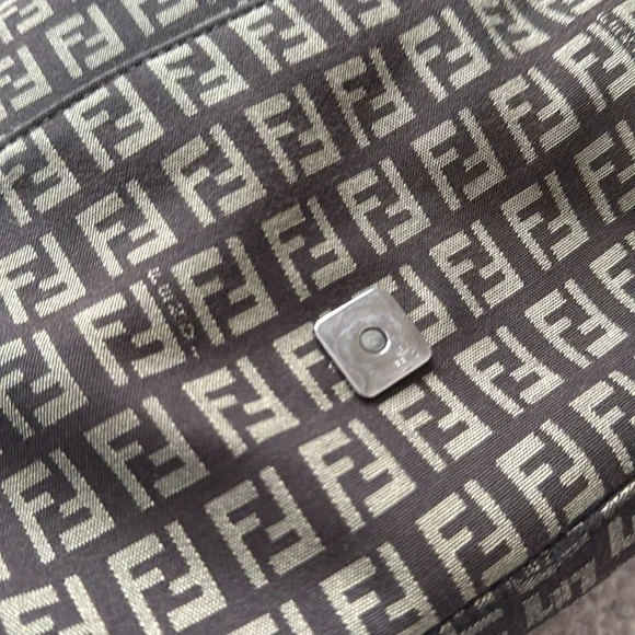 FENDI Vintage Brown Zucca Canvas Baguette shoulder bag - Picture 9 of 12